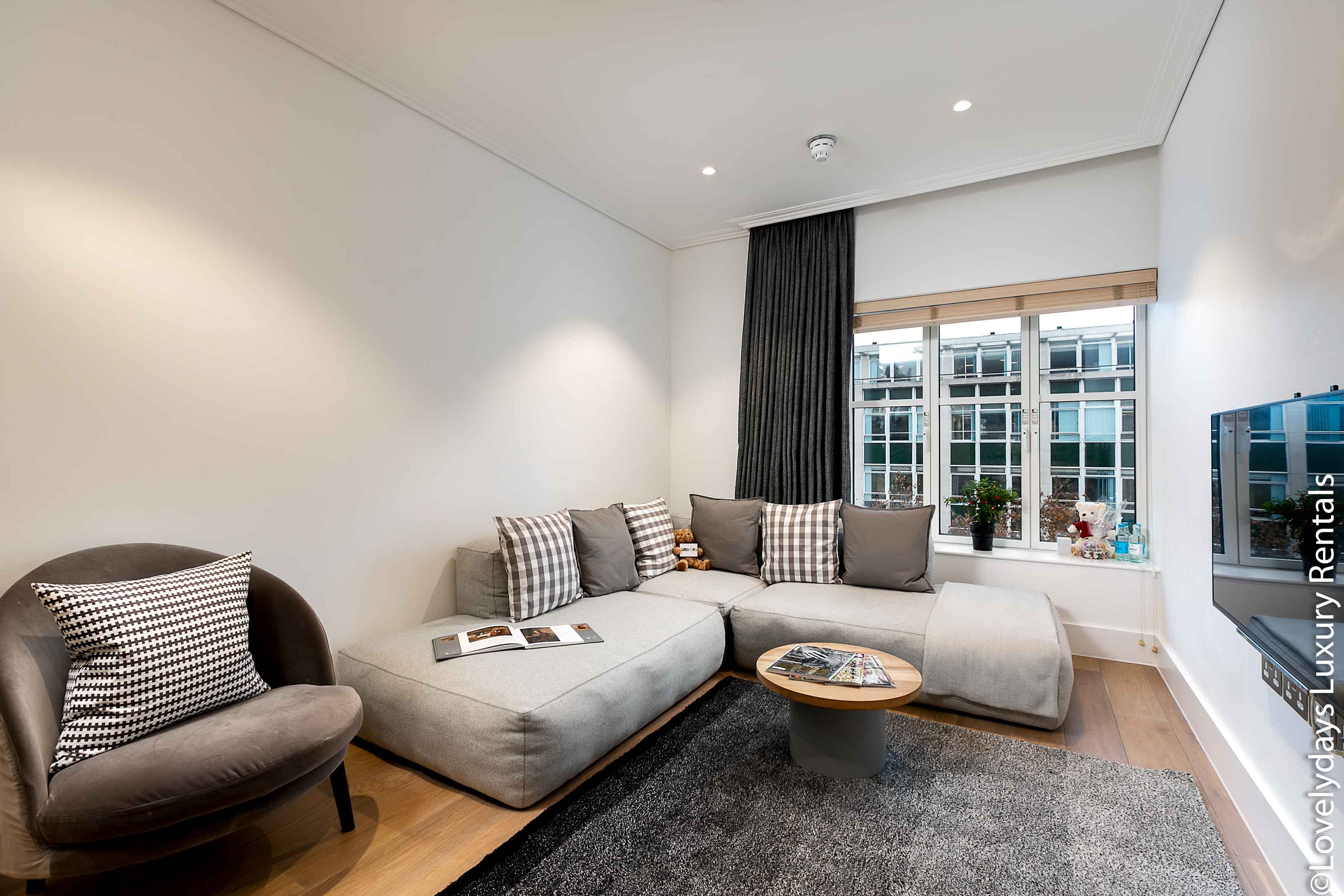 Lovelydays luxury service apartment rental - London - Covent Garden - Prince's House 601 - Lovelysuite - 2 bedrooms - 1 bathrooms - Comfortable sofa - TV system - 0c3d9155ac66 - Lovelydays